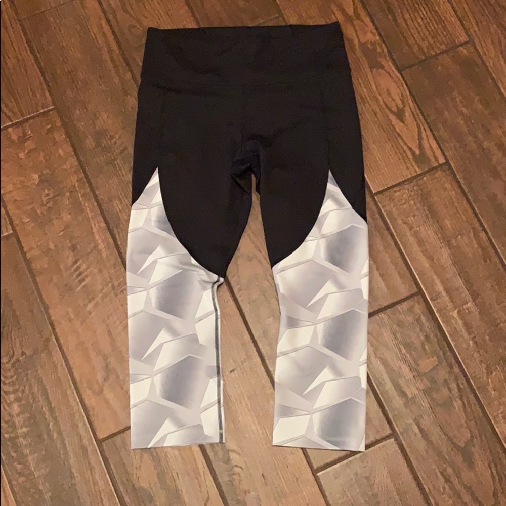 Under Armor capri leggings